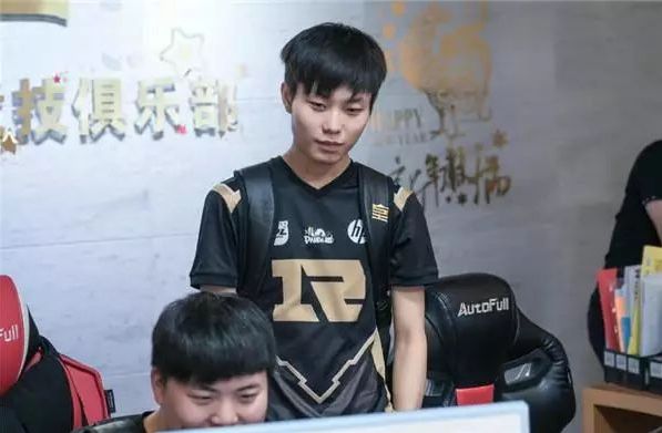 自主进攻 自主进攻