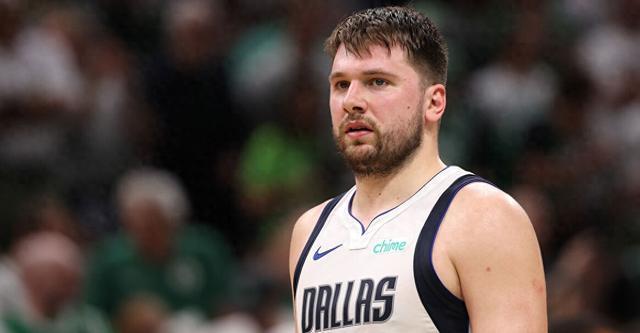 球迷翘首以 球迷翘首以